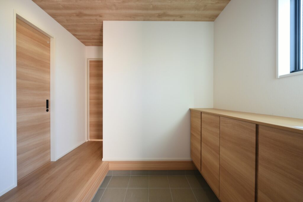 おしゃれな木目の玄関