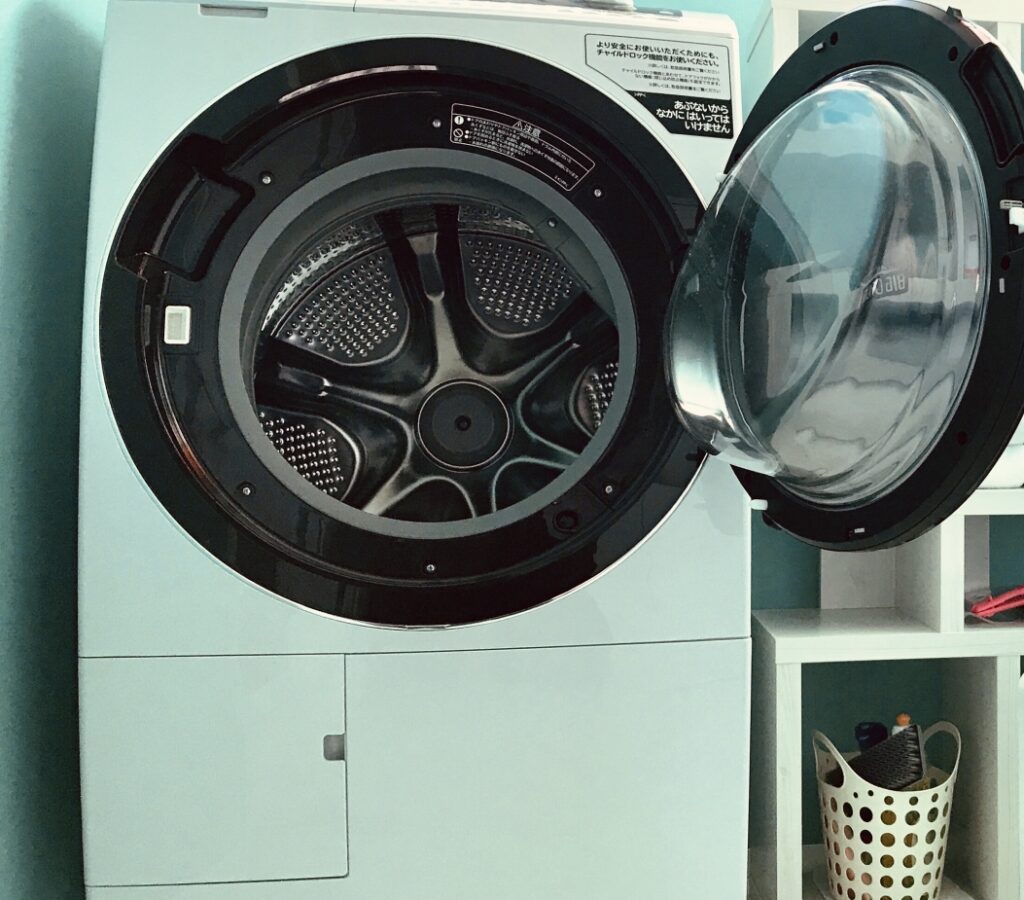開かれたドラム式洗濯機